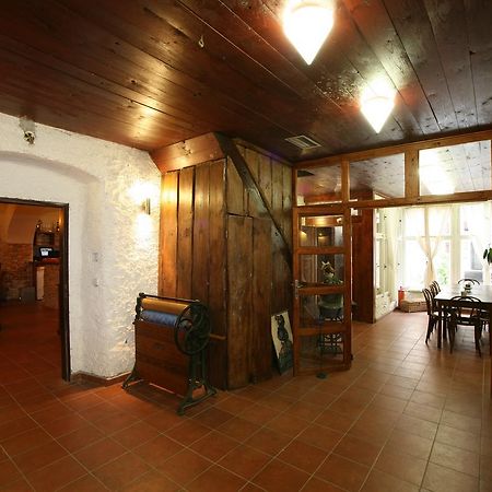 Hotel U Cerneho Orla Kostelec nad Černými Lesy Екстериор снимка