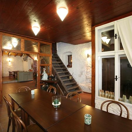 Hotel U Cerneho Orla Kostelec nad Černými Lesy Екстериор снимка