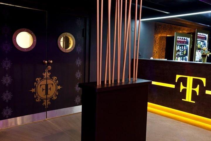 Hotel U Cerneho Orla Kostelec nad Černými Lesy Екстериор снимка