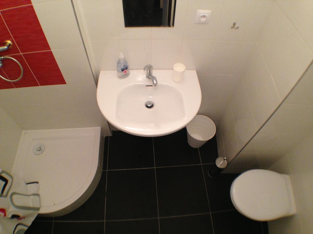 Hotel U Cerneho Orla Kostelec nad Černými Lesy Екстериор снимка