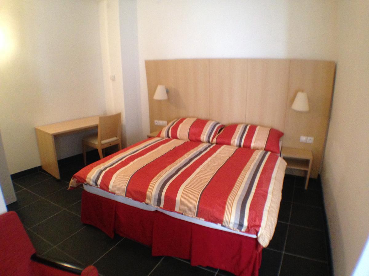 Hotel U Cerneho Orla Kostelec nad Černými Lesy Екстериор снимка